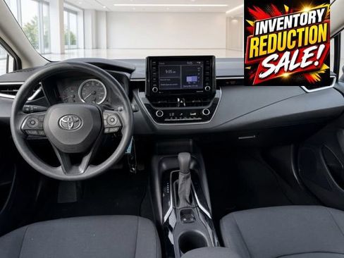 Used 2022 Toyota Corolla LE FWD image 7