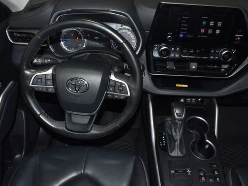 Used 2024 Toyota Highlander XLE image 15