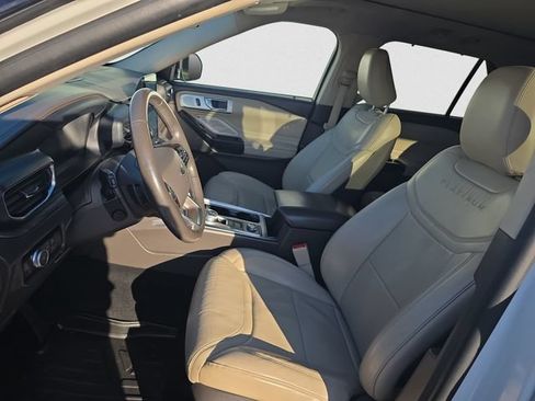 Used 2020 Ford Explorer Platinum w/ Premium Technology Package AWD/4WD image 9