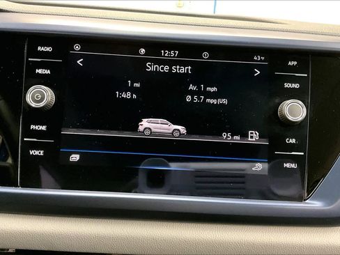 Used 2023 Volkswagen Taos SE w/ Panoramic Sunroof Package image 39