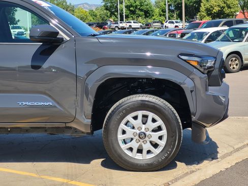 Certified 2025 Toyota Tacoma SR5 AWD/4WD image 5