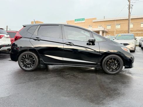 Used 2018 Honda Fit Sport image 2