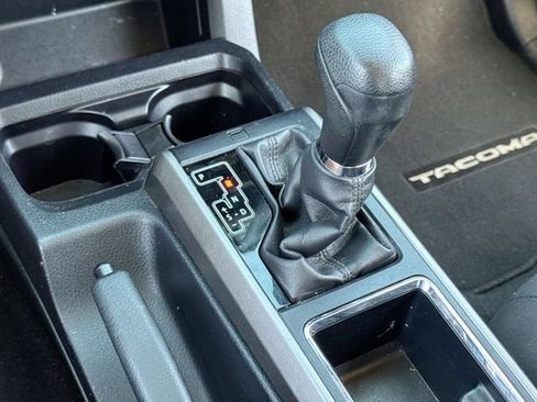 Used 2017 Toyota Tacoma SR5 RWD image 19