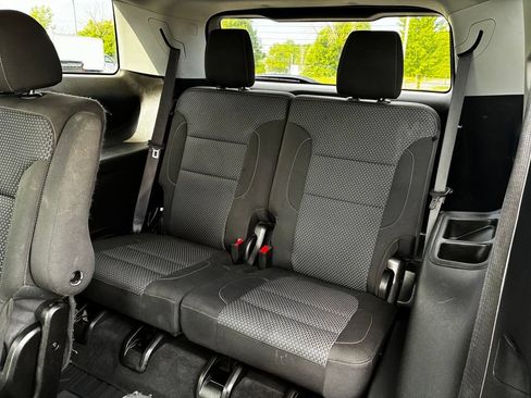 Used 2021 GMC Acadia SLE w/ Driver Convenience Package FWD image 33