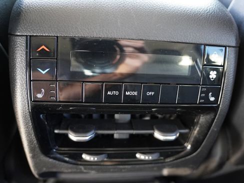 Used 2023 Jeep Grand Cherokee L Limited AWD/4WD image 19