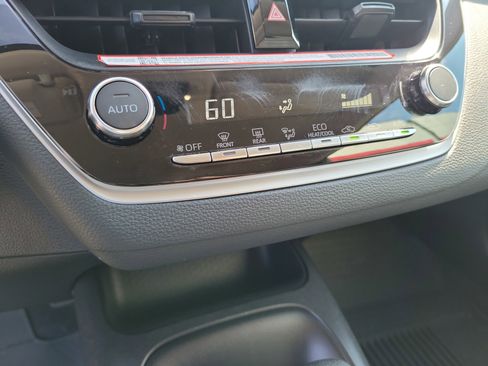 Used 2025 Toyota Corolla LE image 25