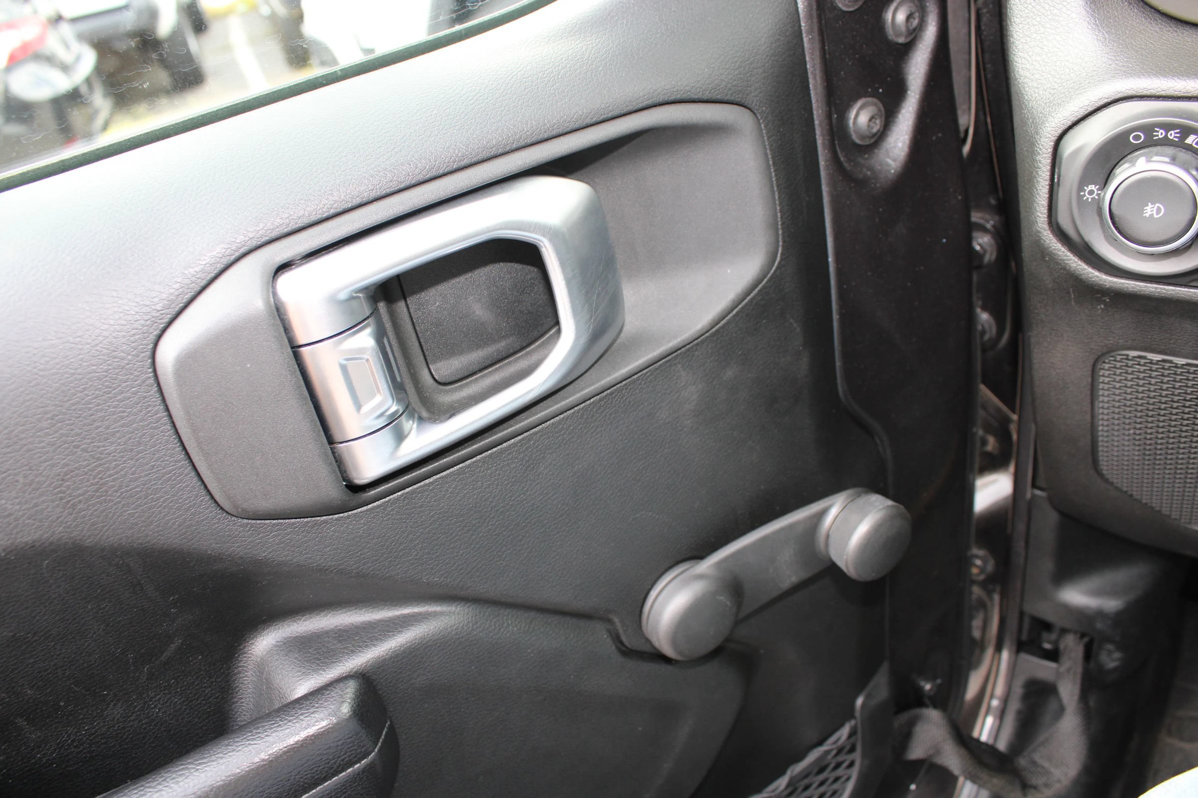 Used 2018 Jeep Wrangler Sport AWD/4WD image 18