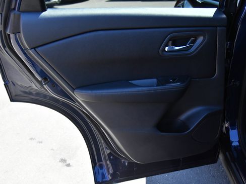 Used 2025 Nissan Rogue SV FWD image 34