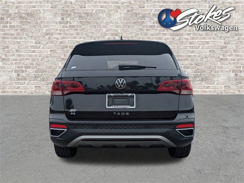 Certified 2022 Volkswagen Taos SE image 5