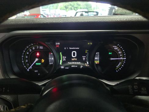 Used 2024 Jeep Wrangler Unlimited AWD/4WD image 8