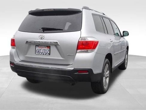 Used 2012 Toyota Highlander Limited w/ Tow Pkg image 3