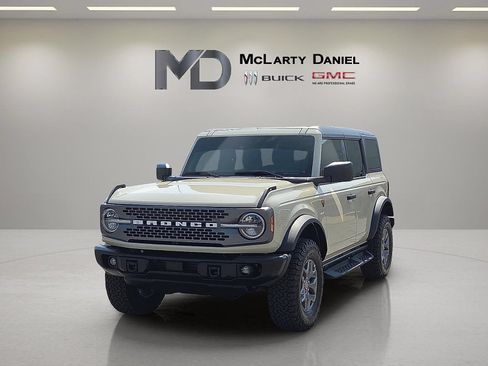 Used 2025 Ford Bronco Badlands AWD/4WD image 3