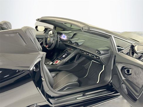 Used 2020 Lamborghini Huracan EVO image 26