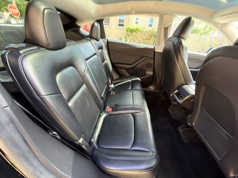 Used 2021 Tesla Model Y Long Range AWD/4WD image 28