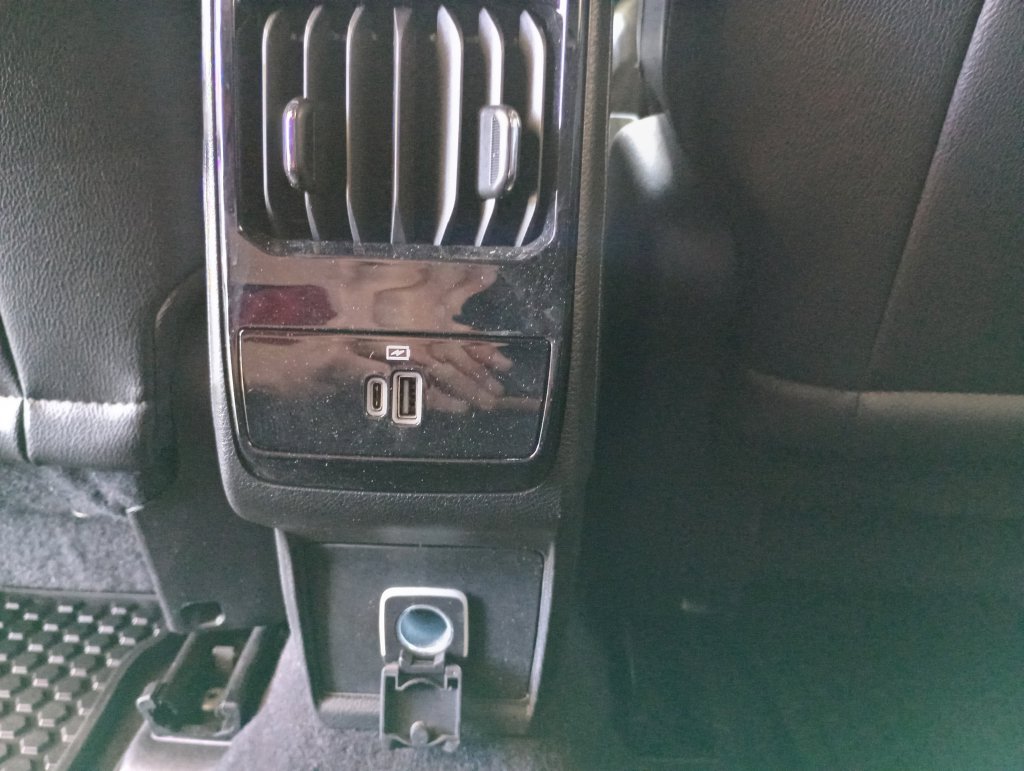 Used 2025 Jeep Compass Latitude w/ Sun & Sound Group AWD/4WD image 29