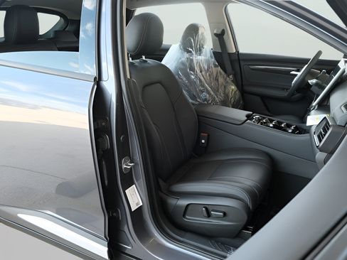 New 2025 VinFast VF 8 Eco AWD/4WD image 15