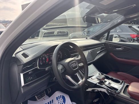 Used 2025 Audi SQ7 Prestige w/ Prestige Package image 12