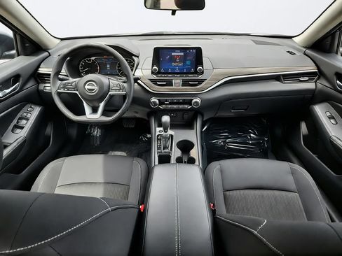 Used 2025 Nissan Altima 2.5 SV FWD image 26