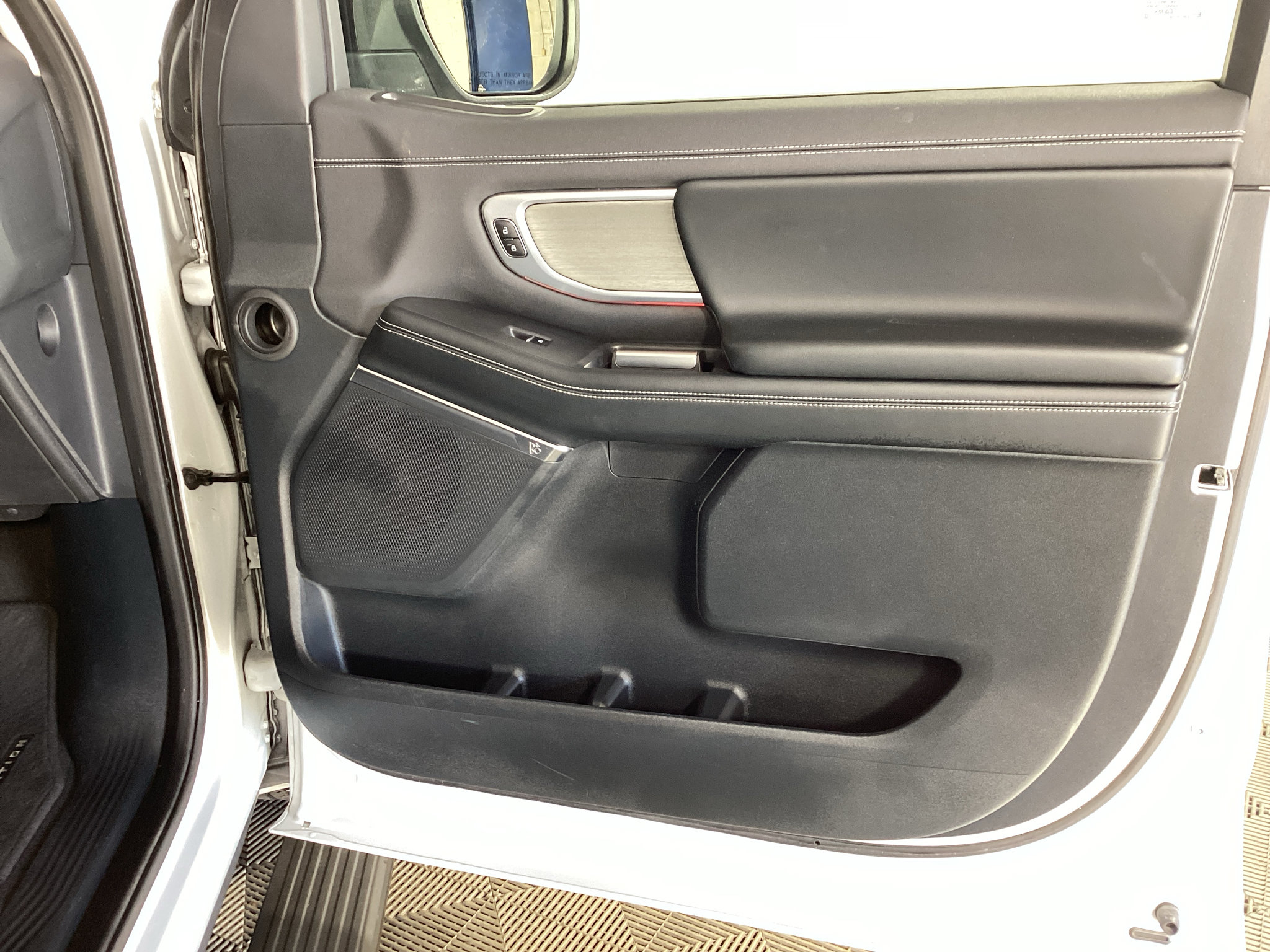 Certified 2025 Ford Expedition Max Platinum AWD/4WD image 8