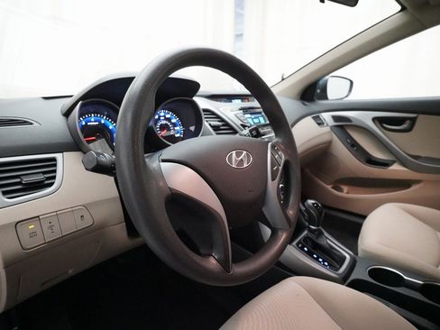 Used 2016 Hyundai Elantra SE image 8