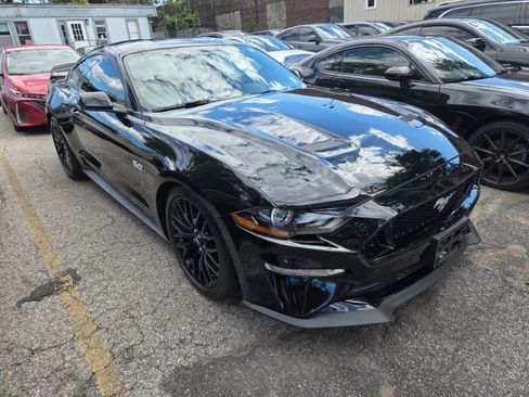 Used 2019 Ford Mustang GT Premium w/ GT Performance Package RWD image 3