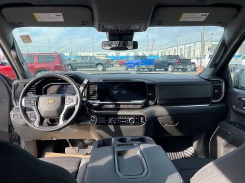 Used 2023 Chevrolet Silverado 1500 LT w/ Z71 Off-Road Package image 13