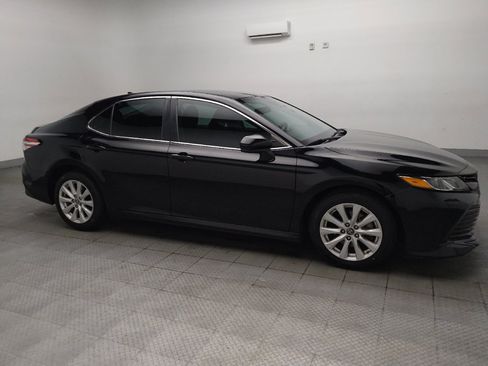 Used 2019 Toyota Camry LE FWD image 11
