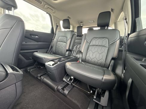New 2026 Nissan Pathfinder Platinum AWD/4WD image 12