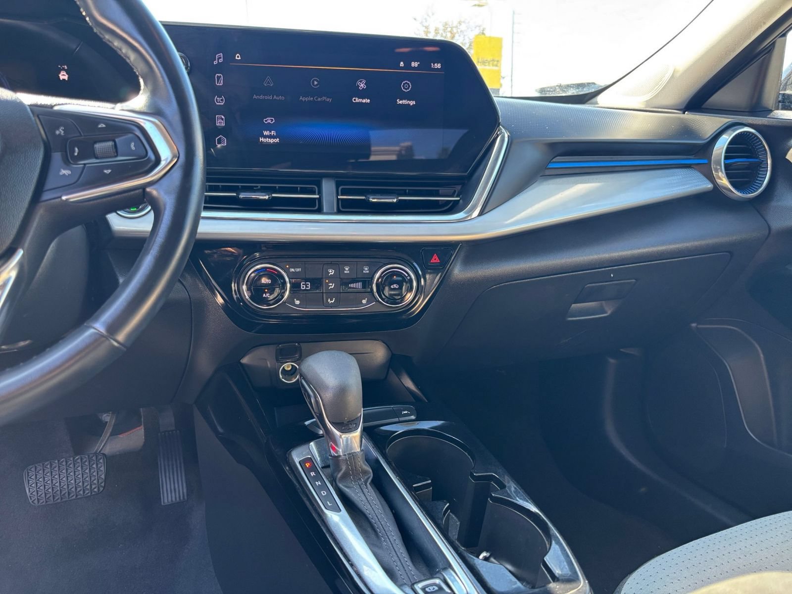 Used 2025 Chevrolet Trax LT w/ LT Convenience Package FWD image 16
