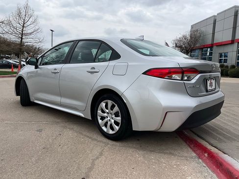 Used 2025 Toyota Corolla LE image 7