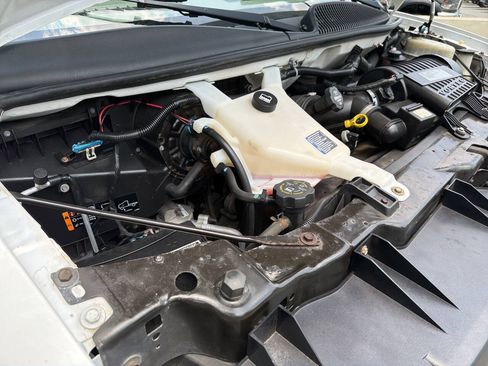 Used 2017 GMC Savana 2500 RWD image 40
