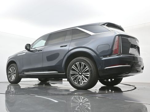 New 2026 Cadillac Escalade IQ Luxury 1 w/ LPO, Floor Liner Package image 17