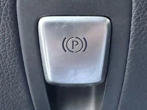 Used 2017 Mercedes-Benz C 300 4MATIC Sedan image 41