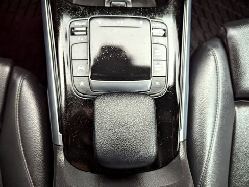 Used 2021 Mercedes-Benz GLB 250 4MATIC image 26