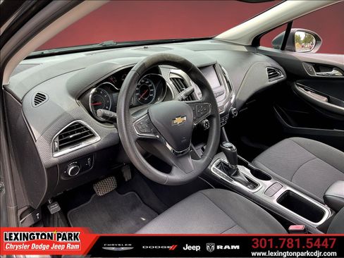 Used 2017 Chevrolet Cruze LT FWD image 16
