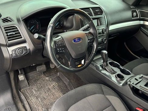 Used 2017 Ford Explorer XLT image 10