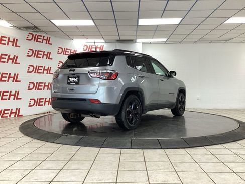 Used 2019 Jeep Compass Latitude FWD image 7