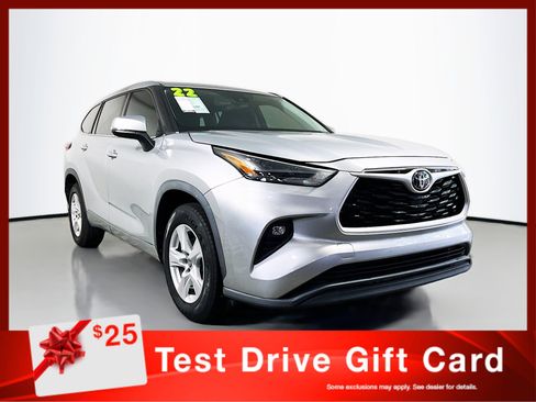 Used 2022 Toyota Highlander LE image 1