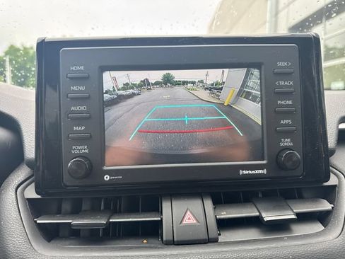 Used 2021 Toyota RAV4 LE AWD/4WD image 16