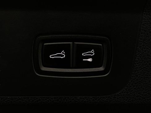 Used 2018 Porsche Panamera image 9