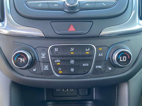 Used 2020 Chevrolet Equinox LT AWD/4WD image 24