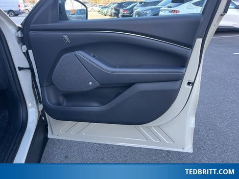 Certified 2025 Ford Mustang Mach-E Premium image 23