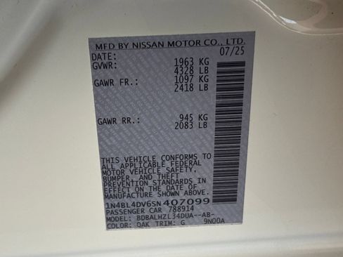 Used 2025 Nissan Altima 2.5 SV FWD image 29