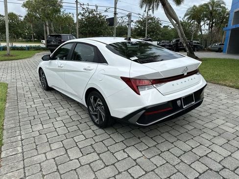 Used 2025 Hyundai Elantra SEL FWD image 32