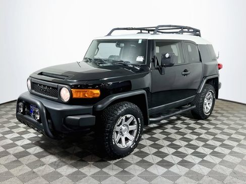 Used 2014 Toyota FJ Cruiser 4WD w/ Convenience Package image 3