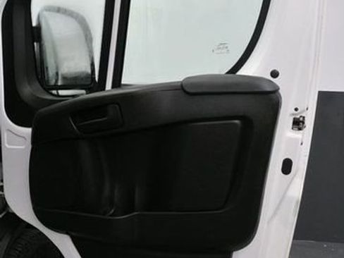 Used 2024 RAM ProMaster 2500 w/ Convenience Group FWD image 9