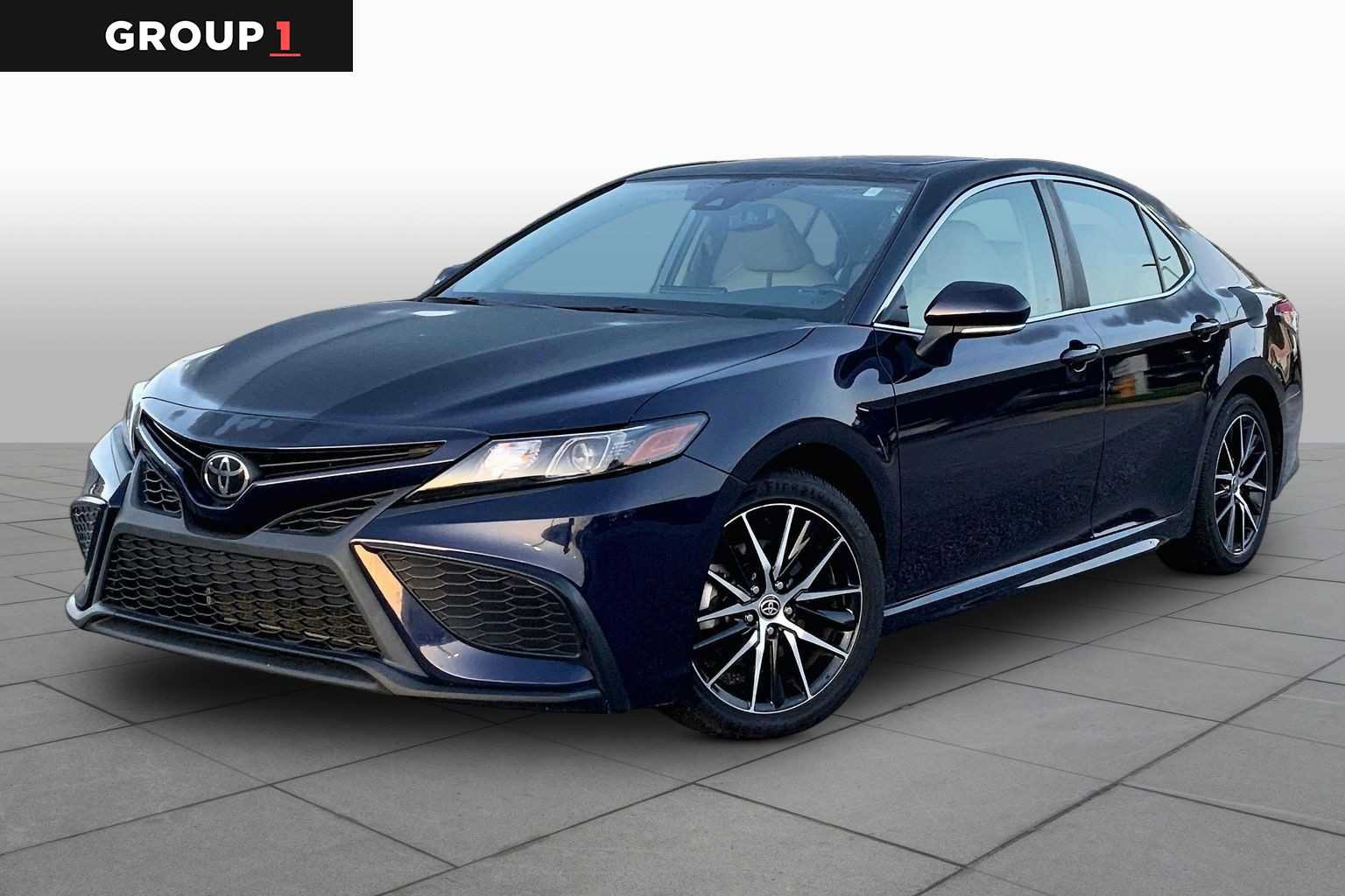 Used 2022 Toyota Camry SE w/ Convenience Package FWD image 1