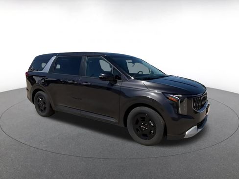 Used 2026 Kia Carnival FWD image 2