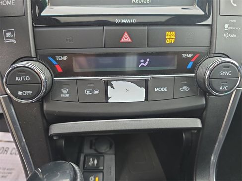 Used 2017 Toyota Camry XSE image 17