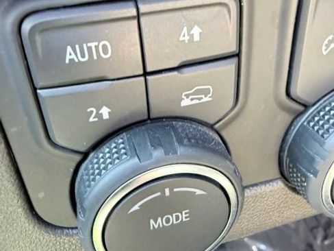 Used 2024 Chevrolet Suburban LT AWD/4WD image 24